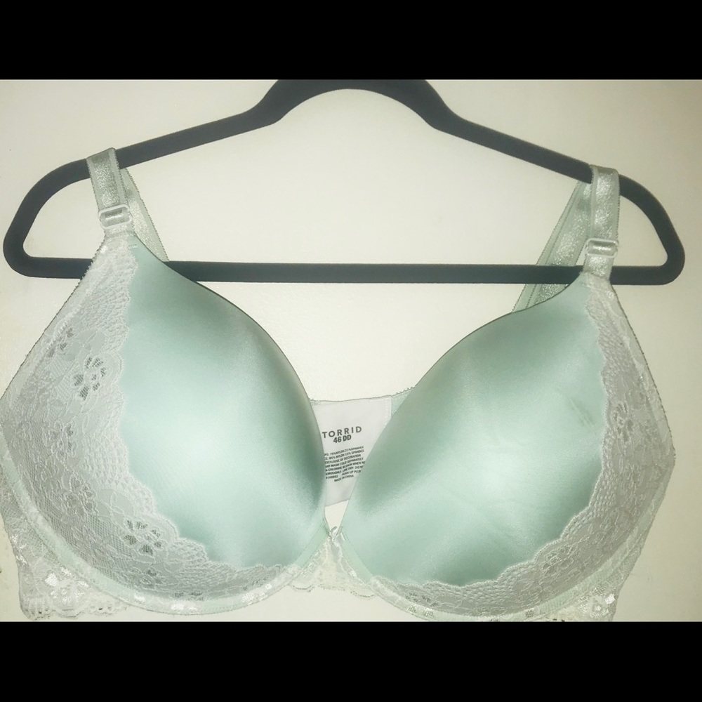Torrid 46DD Lacy Bra